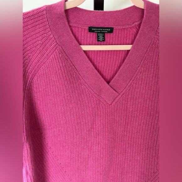 Saks fifth Avenue hot pink v neck cashmere sweater, size M - Picture 4 of 7